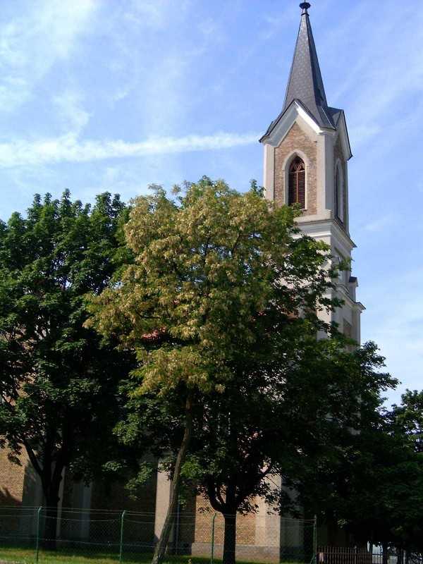 A templom a Somogyi Imre utca felől