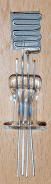 Pinch seal with and grid