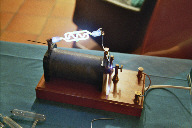 Working Ruhmkorff coil with a Geissler tube (1)